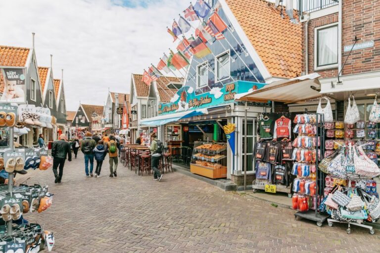 Amsterdam: Zaanse Schans, Volendam & Edam Live Guided Tour