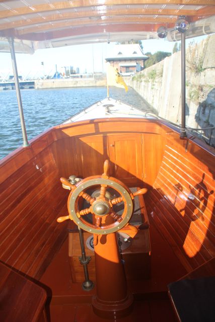 Antwerp: Private Old Harbour Boat Tour Incl. Drinks & Snacks