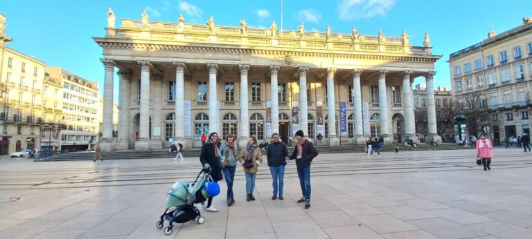 Bordeaux: Historic Center Walking Tour and Candy Tastings