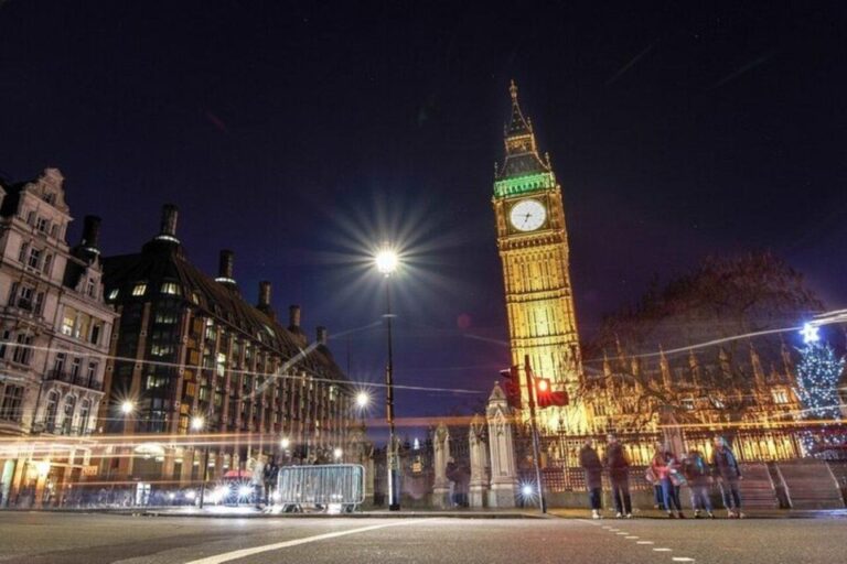 London: Guided City Walking Tour of Iconic Landmarks