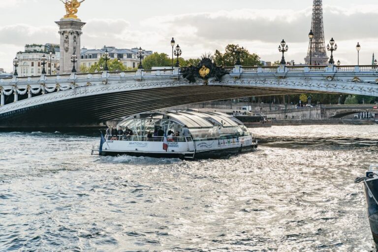 Paris: Batobus Hop-On Hop-Off Sightseeing Cruise