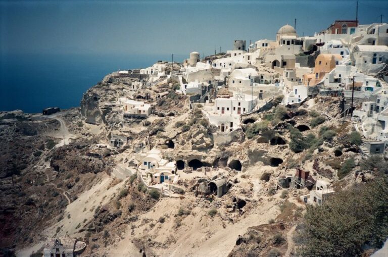 Santorini: Megalochori and Oia Guided Tour With Wine Tasting