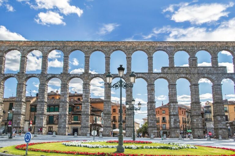 Segovia – Old Town Tour Including Castle Visit