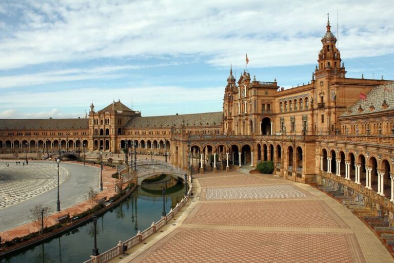 Welcome to Seville: Private Tour With a Local Host