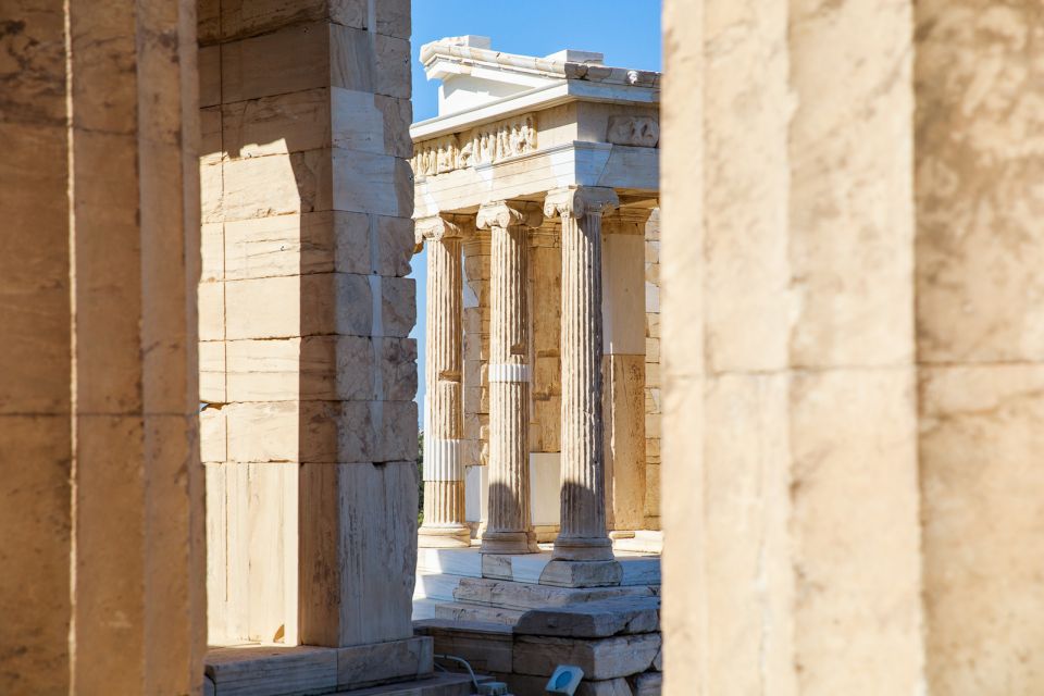 Athens: Acropolis Guided Tour and Old Town Food Tasting - Tour Experience