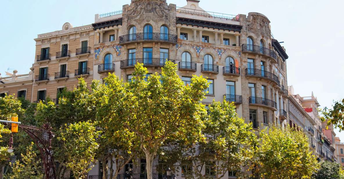 Barcelona: Private Architecture Tour With a Local Expert - Languages and Group Type