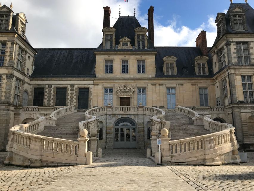 Château Fontainebleau German Semi-Private Guided Tour Max 6 - Duration and Language