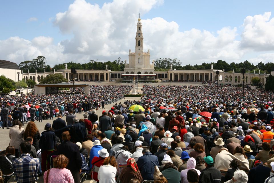 From Lisbon: Van Tour to Fatima, Nazare and Obidos - Itinerary Highlights