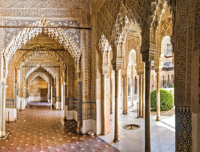 Granada: Alhambra & Nasrid Palaces Tour With Tickets - Tour Itinerary