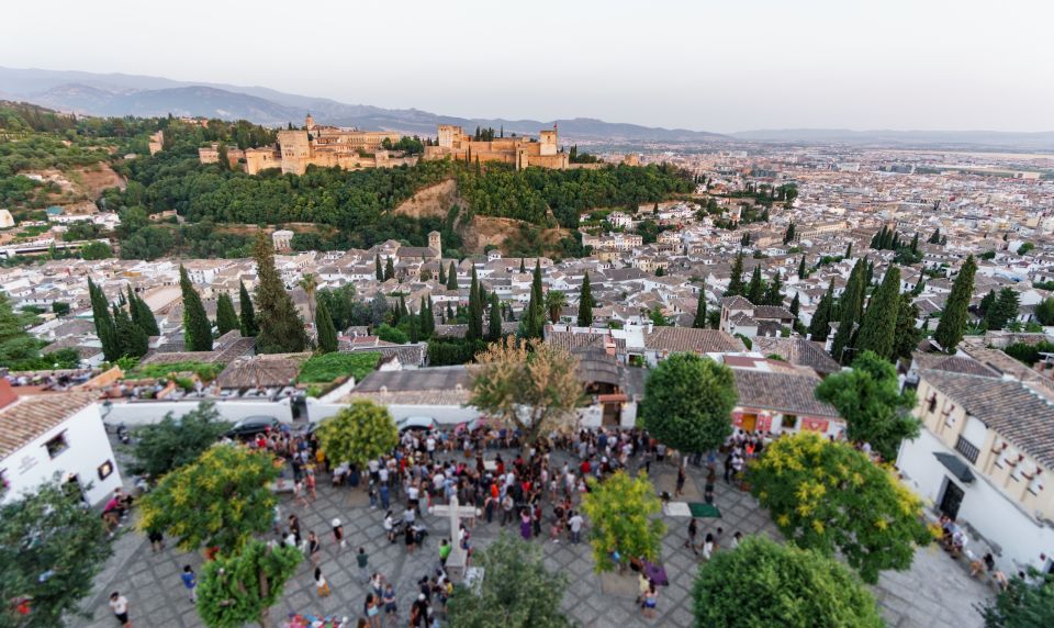 Granada: Private Fast-Track Alhambra and Albaicin Tour - Itinerary