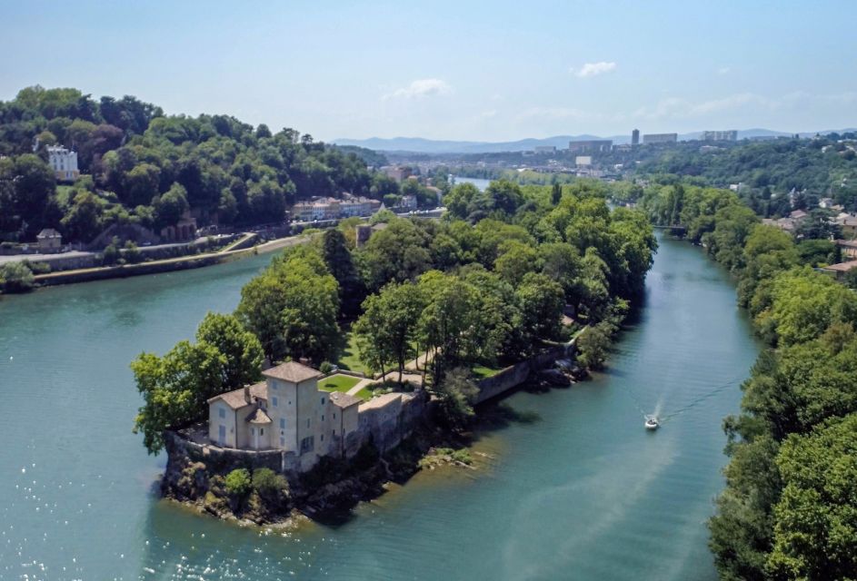 Lyon: From Confluence to Barbe Island in Electric Boat - Boat Features