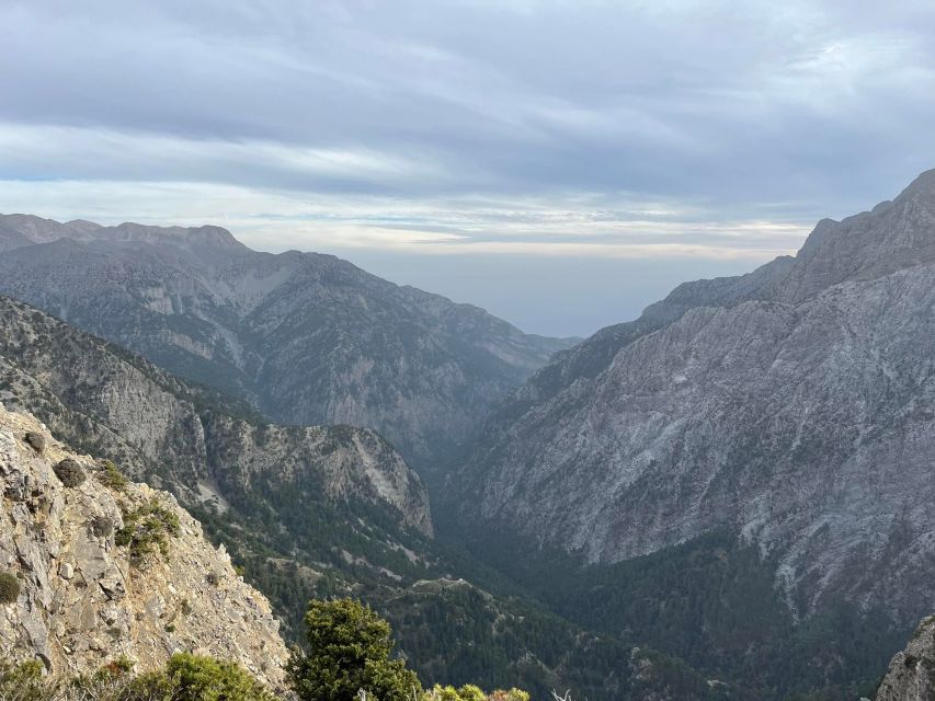 Private Tour to the White Mountains & Samaria From Above - Itinerary Highlights