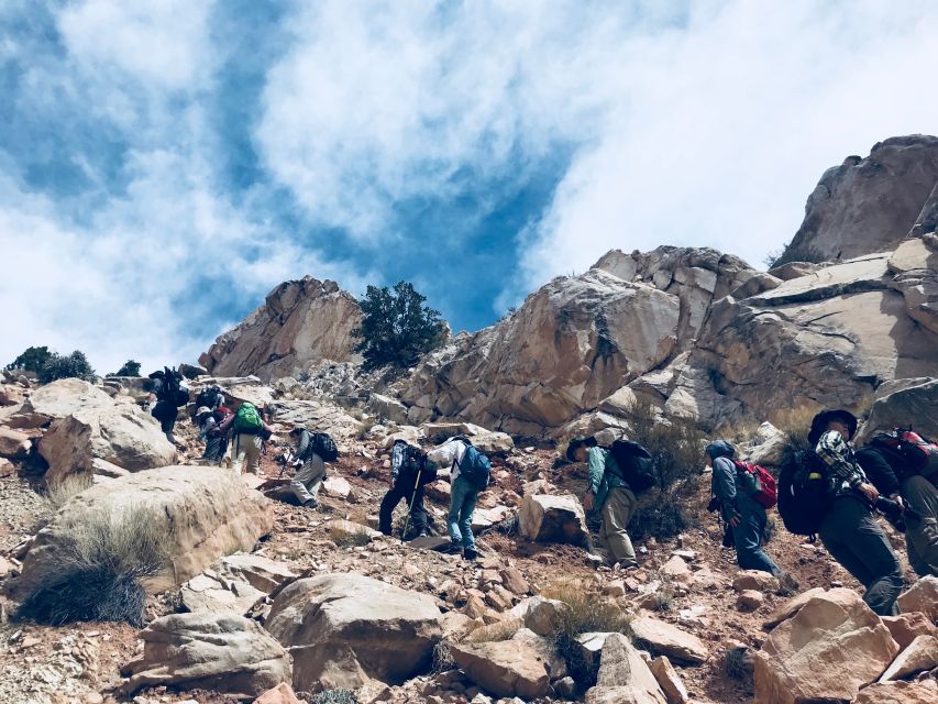 Yellow Rock, Utah: Advanced Hiking Tour - Group Size Experience