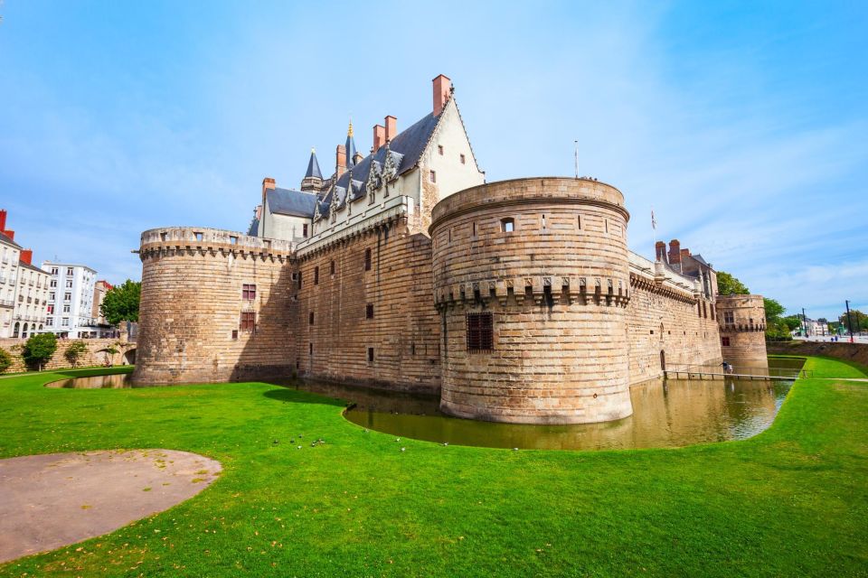 Nantes: Express Walk With a Local in 60 Minutes - Uncover Local Culture and History