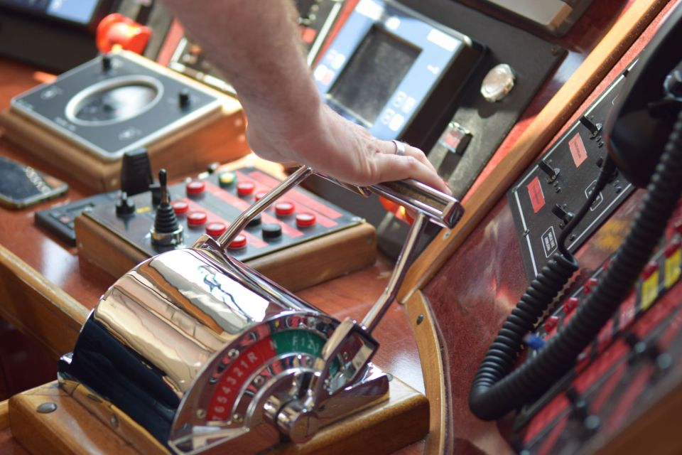 Bordeaux: Evening Apéritif Cruise on the River Garonne - Whats Included in the Tour