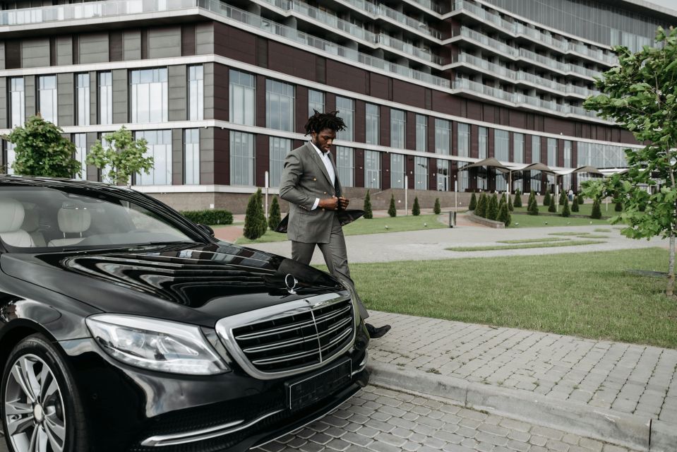 Executive Transfer To/From London Luton to Central London - Vehicle & Luggage