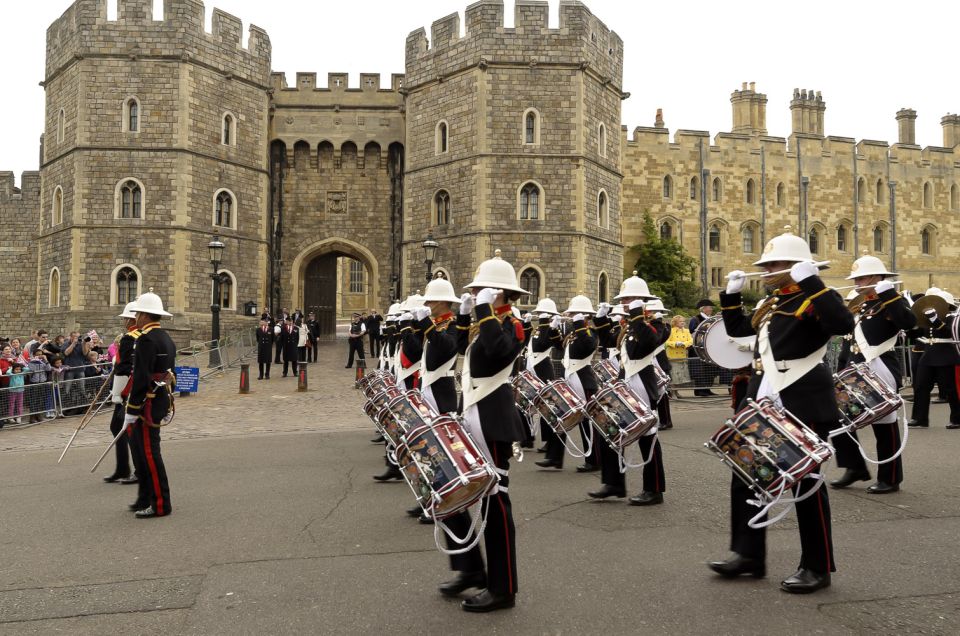 From London: Windsor Castle Afternoon Sightseeing Tour - Common questions