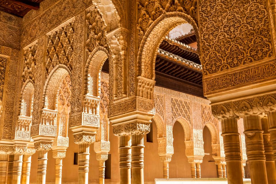 Granada: Alhambra & Nasrid Palaces Tour With Tickets - Experience