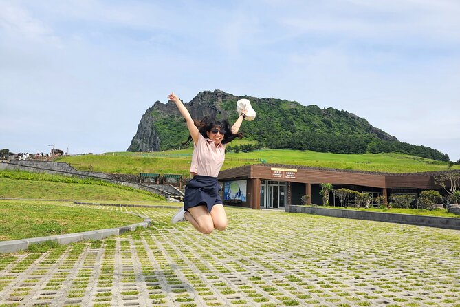 Jeju Mt. Hallasan Hiking & Oreum Volcanic Cone Day TOUR - Meeting and Pickup Information