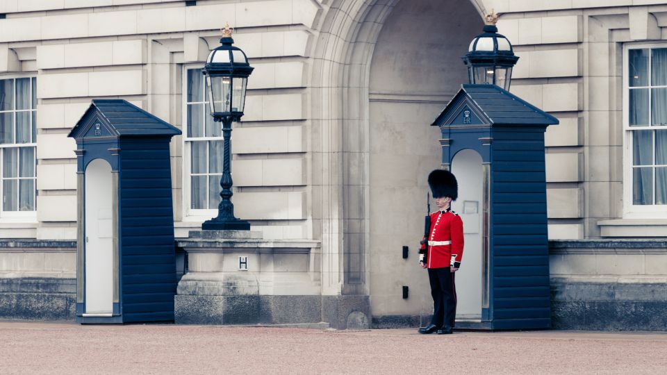 London: Royal Neighbourhood Walk & Luxury High Tea - Important Information