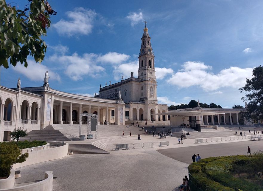 Porto: Private Transfer to Fatima - Inclusions and Pricing Details