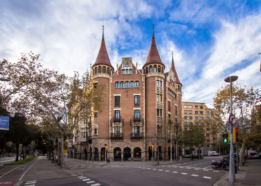 Casa Batllo Fast-Track Tickets, Barcelona Architecture Tour - Directions