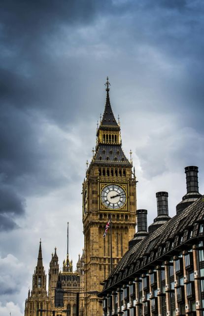 London: Guided City Walking Tour of Iconic Landmarks - Common questions