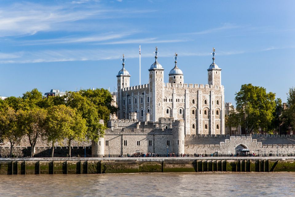 London: Tower of London Beefeater Welcome & Crown Jewels - Common questions