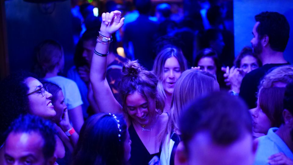 Nice: Riviera Bar Crawl Party With Free Shots and VIP Entry - Know Before You Book