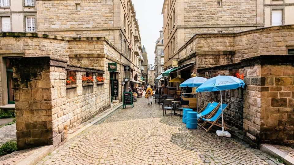 Saint Malo: Self-Guided Walk Through the Historic Old Town - Narrow Alleyways and Hidden Gems