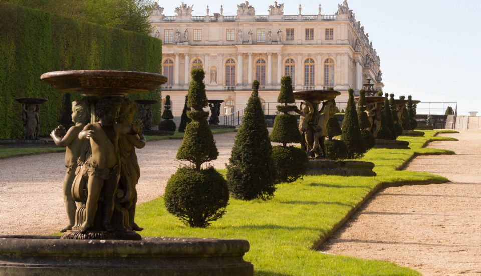 From Paris: Roundtrip Shuttle to Versailles - Expert Guides and Audio Commentary