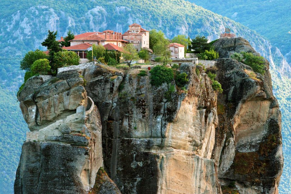 Meteora Monasteries Homosapien Museum, Leonidas &300 Battle - Common questions