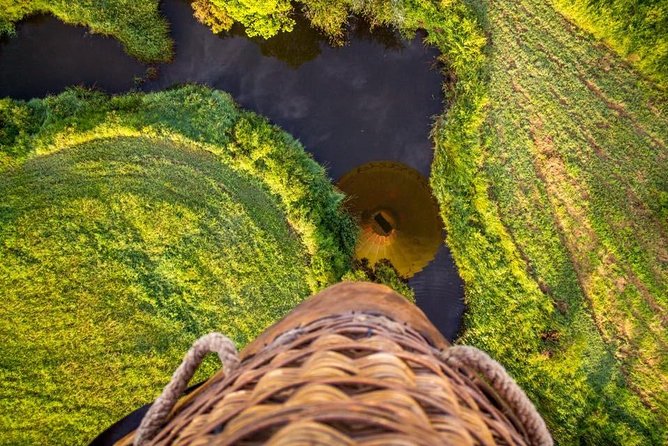 Hot Air Balloon Flight Brisbane With Vineyard Breakfast - Capturing the Memorable Moments