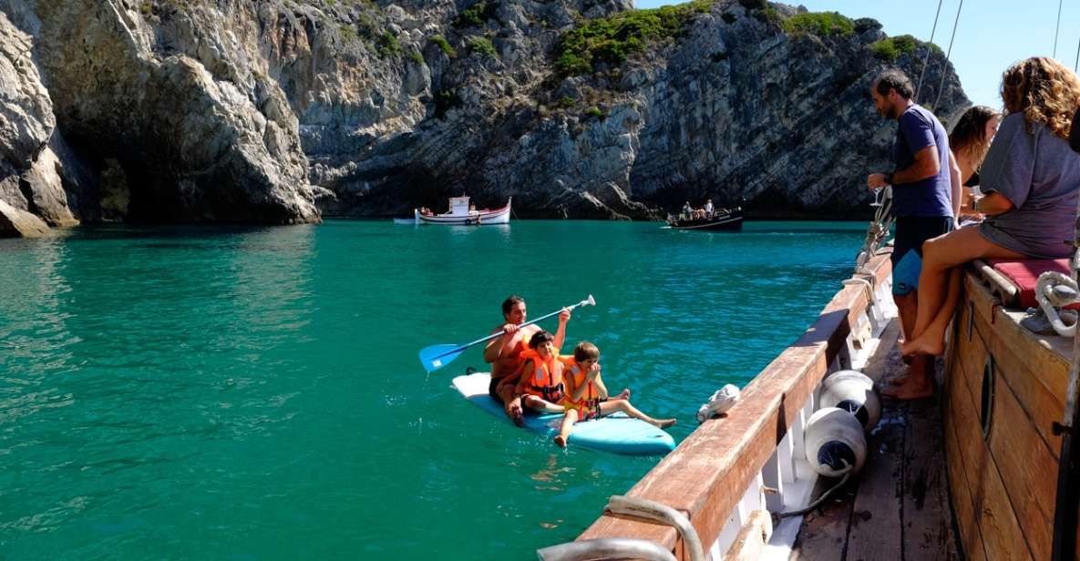 Sesimbra: Cliffs, Bays & Beaches Aboard a Traditional Boat - Directions