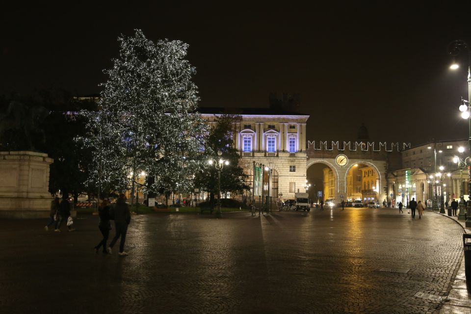 Christmas Sparks in Verona Walking Tour - Key Points