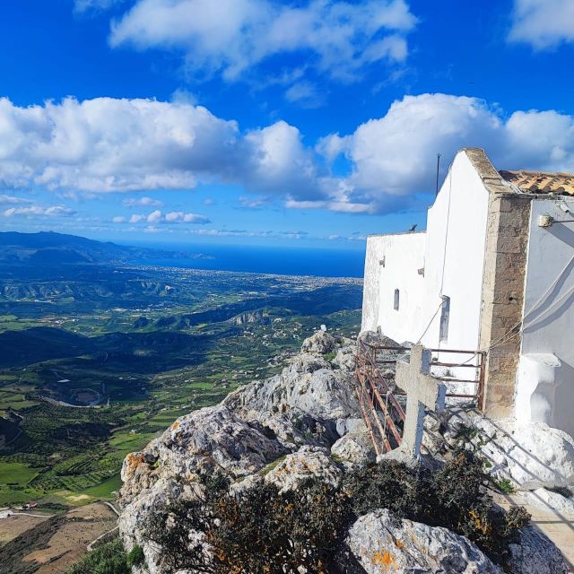 Crete Olive Oil Tasting ,Wine, Raki, and Cretan Food! - Key Points