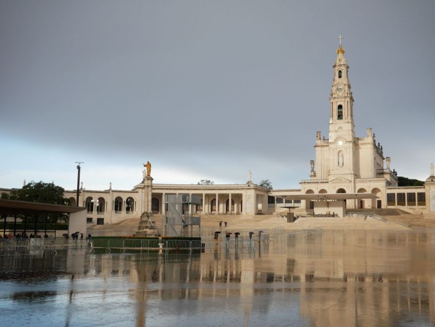 From Lisbon: Van Tour to Fatima, Nazare and Obidos - Key Points