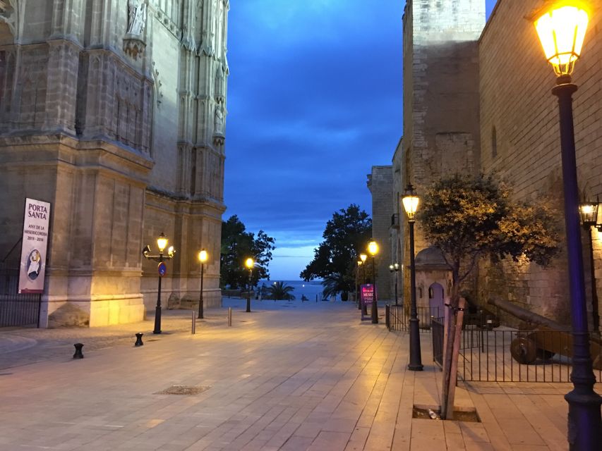 Palma Old Town Sunset Tour and Food Tastings - Key Points