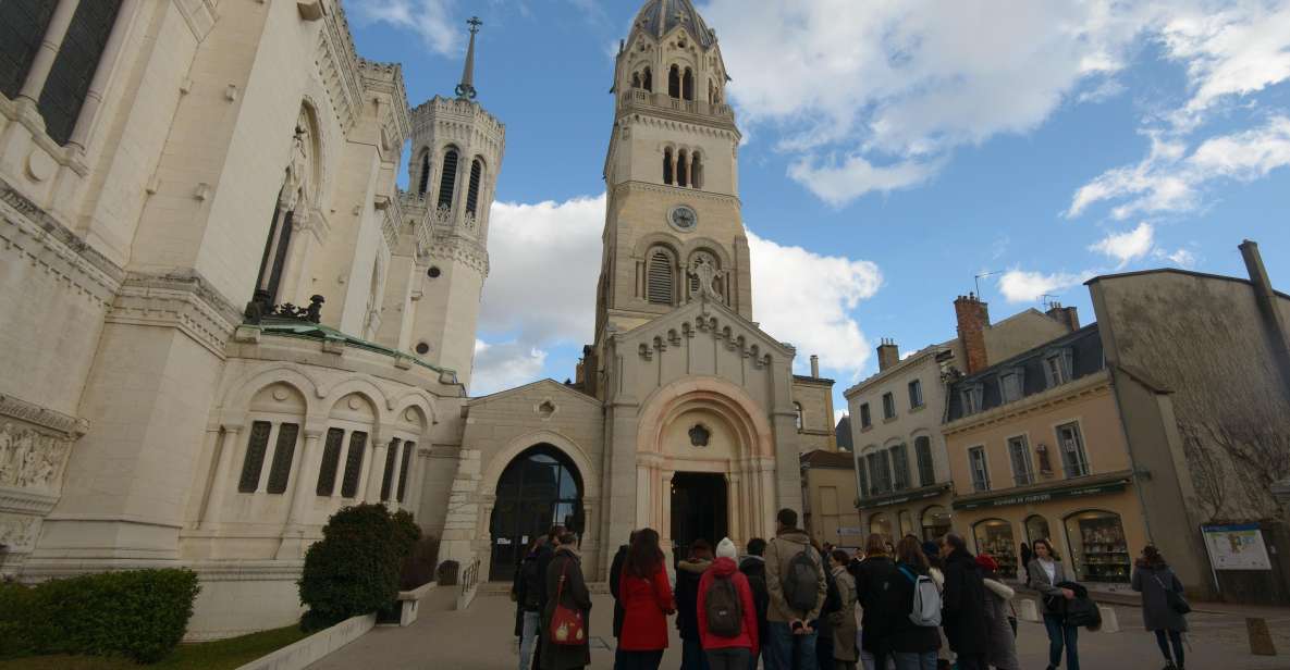 Theatrical Visit From Fourvière to Vieux-Lyon in French - Key Points