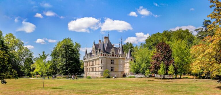 Azay-Le-Rideau Castle: Private Guided Tour With Ticket