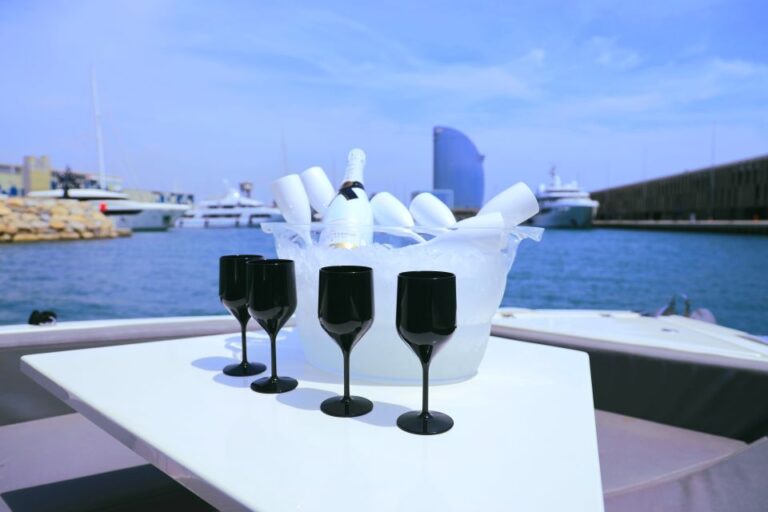 Barcelona: Private Motor Yacht Tour With Drinks and Snacks