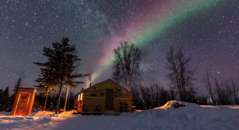 From Yellowknife: Aurora Borealis Tour With Cozy Cabin Base