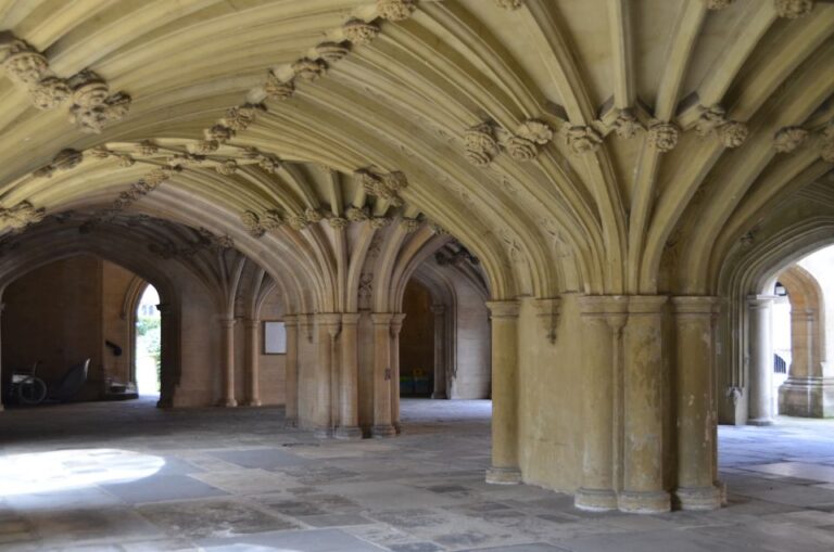 London: Monuments & Back Streets Guided Tour in Black Taxi