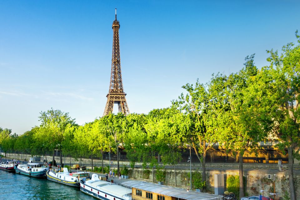 Paris: Highlights Self-Guided Scavenger Hunt and Tour - Explore Paris Like a Local