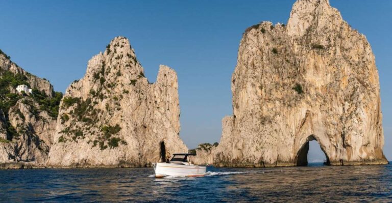 Positano: Boat Tour of Capri With Drinks and Snacks