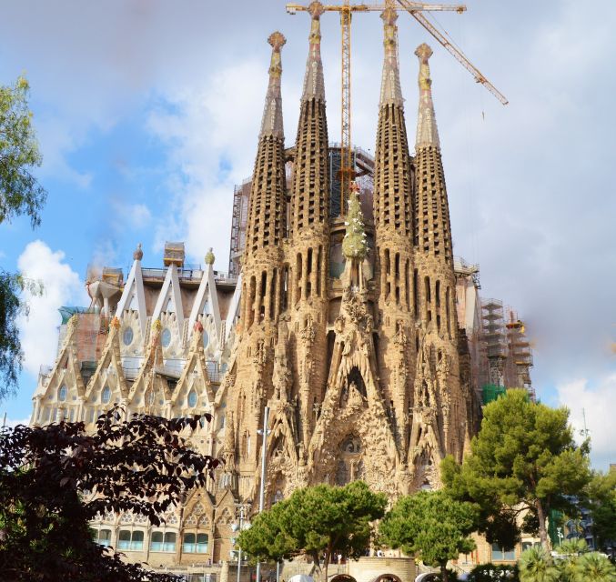 Barcelona: Sagrada Familia Private Tour - Experience Highlights