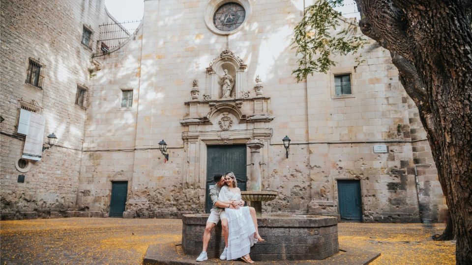 Capture Your Love Story in Barcelona, Old City Edition - Activity Description