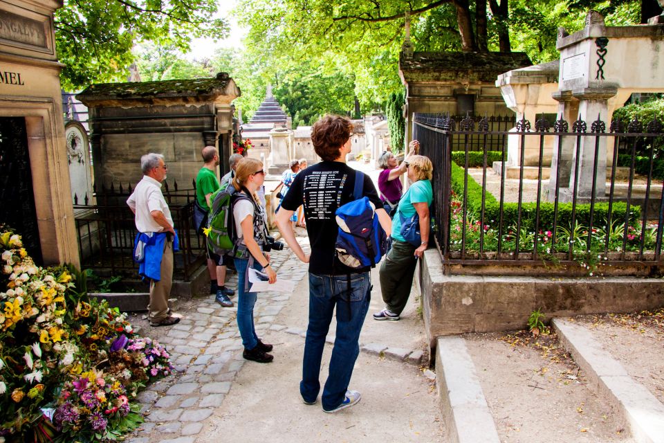 Paris: Famous Graves of Père Lachaise Small Group Tour - Explore Pere Lachaise Cemetery