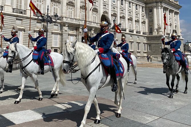 Royal Palace Madrid Small Group Tour With Skip the Line Ticket - Inclusions and Accessibility