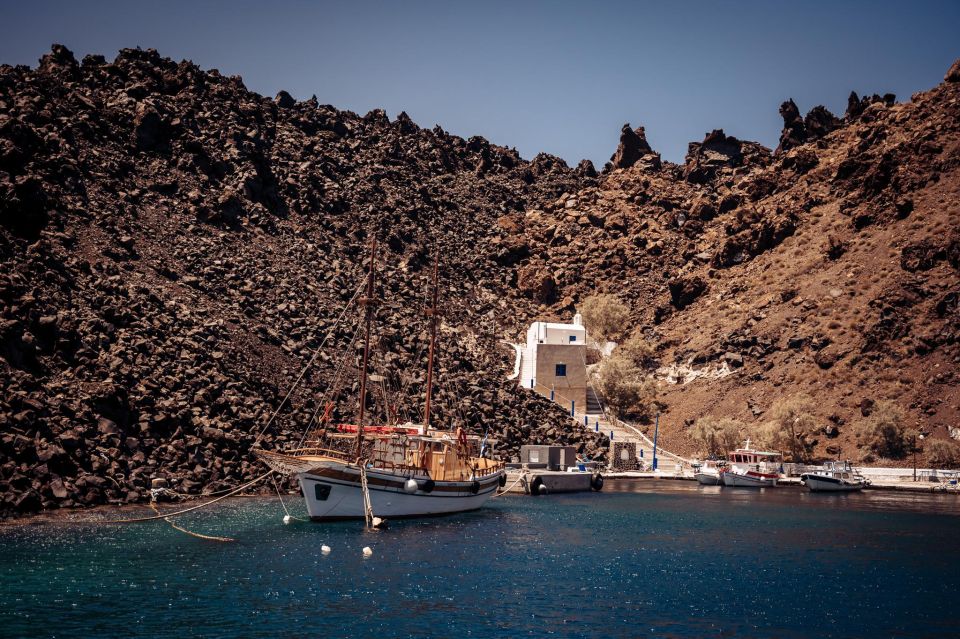 Santorini: Boat Tour in Volcano, Hot Springs and Thirassia - Activity Itinerary